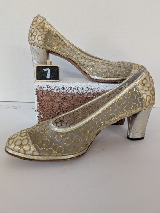 Vintage Shoes - Vintage Shoes Gold Mesh Mid-Heel Pumps - Women's Dress Shoes Sz 7